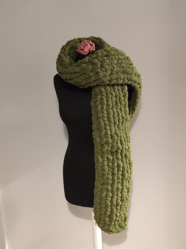 No Needles Needed DIY Hand-Knit Scarf Kit